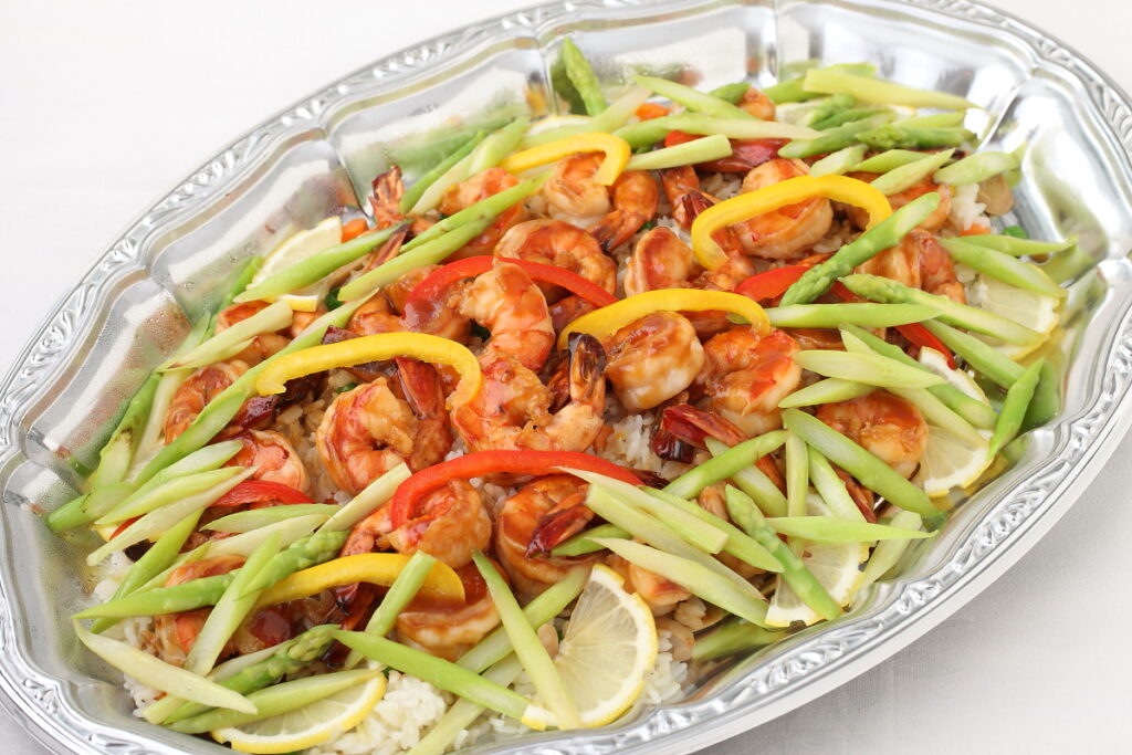 海老とアスパラガスの塩炒め　バターライス添えのイメージ