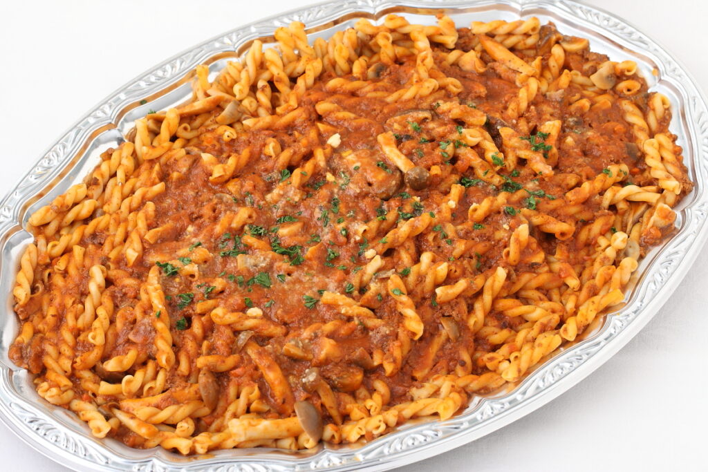 チキンときのこのショートパスタ　ソースボロネーゼのイメージ