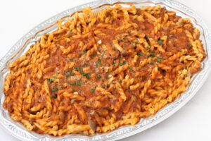 チキンときのこのショートパスタ　ソースボロネーゼのイメージ