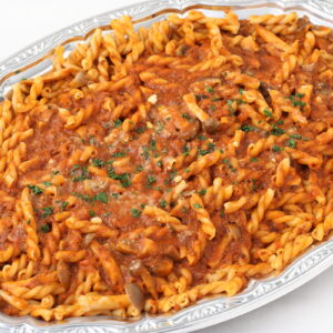 チキンときのこのショートパスタ　ソースボロネーゼ